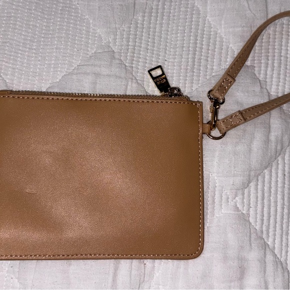 NWOT STEVE MADDEN Wristlet Tan With Logo 7x5 - Picture 6 of 10
